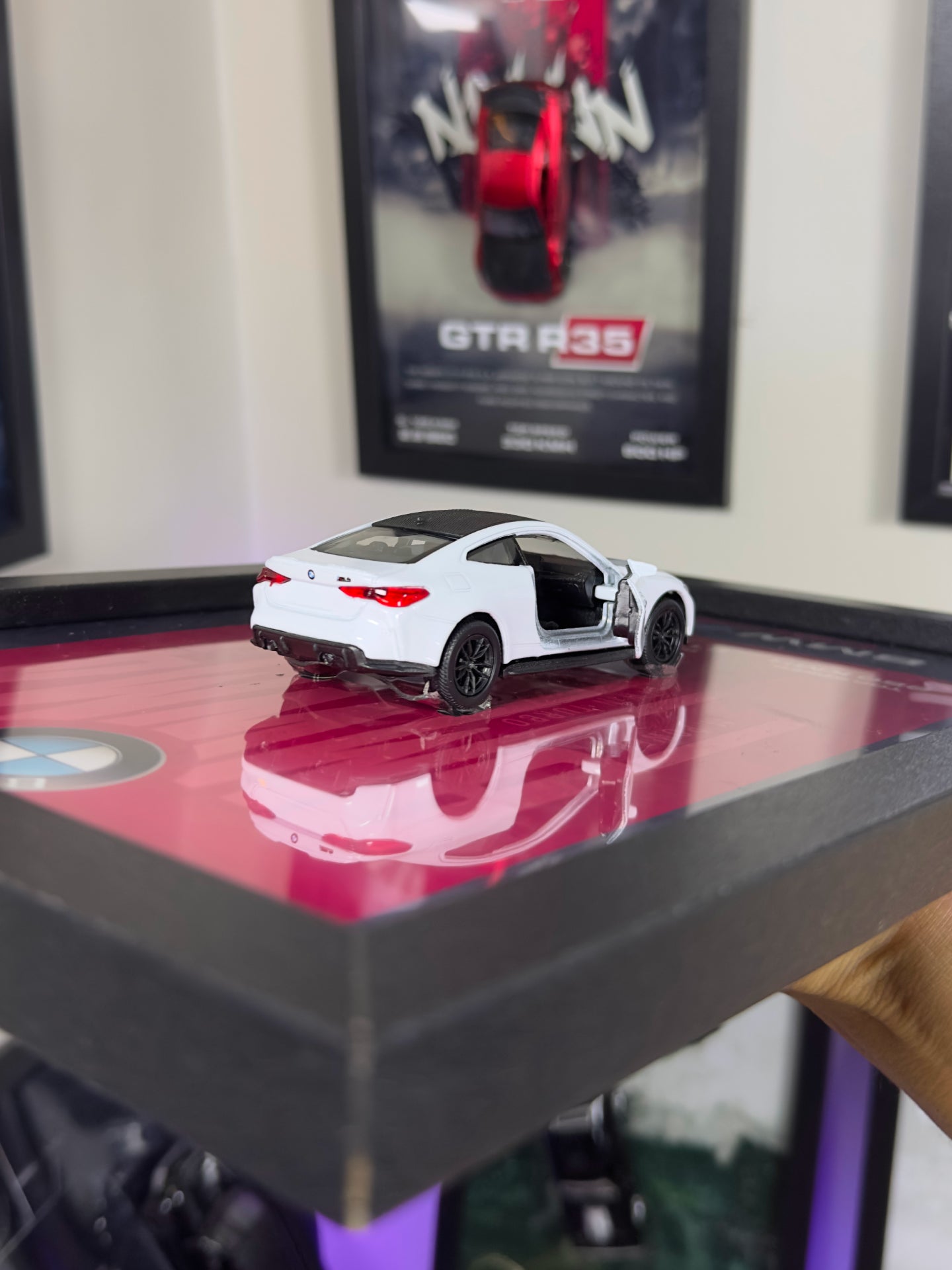 BMW M4 Coupe Beyaz Araba Tablosu