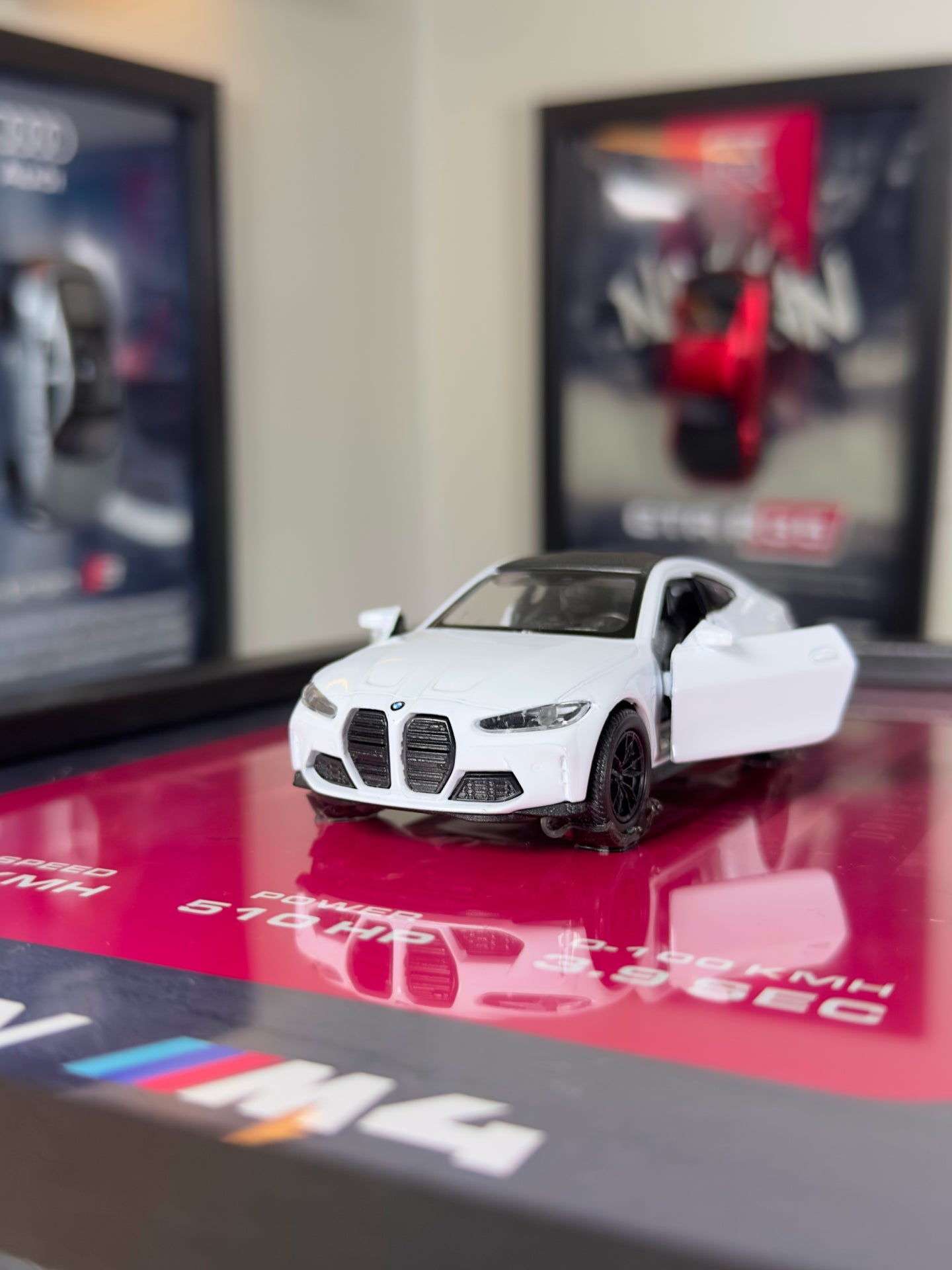 BMW M4 Coupe Beyaz Araba Tablosu