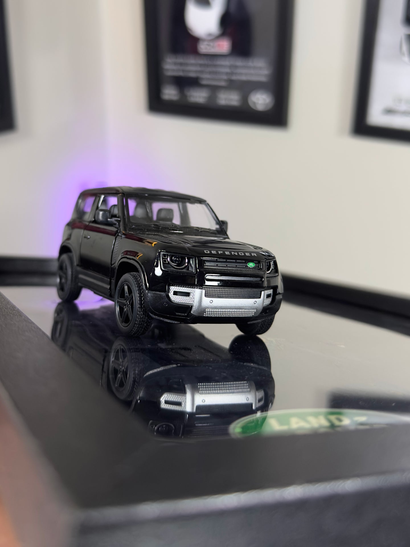 Land Rover Defender Siyah Araba Tablosu